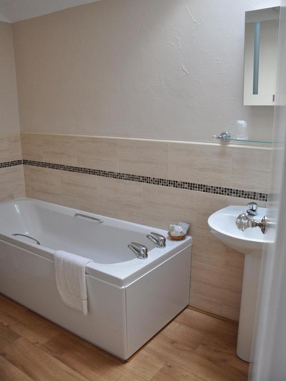 The Falcon Inn Ravenscar Room photo