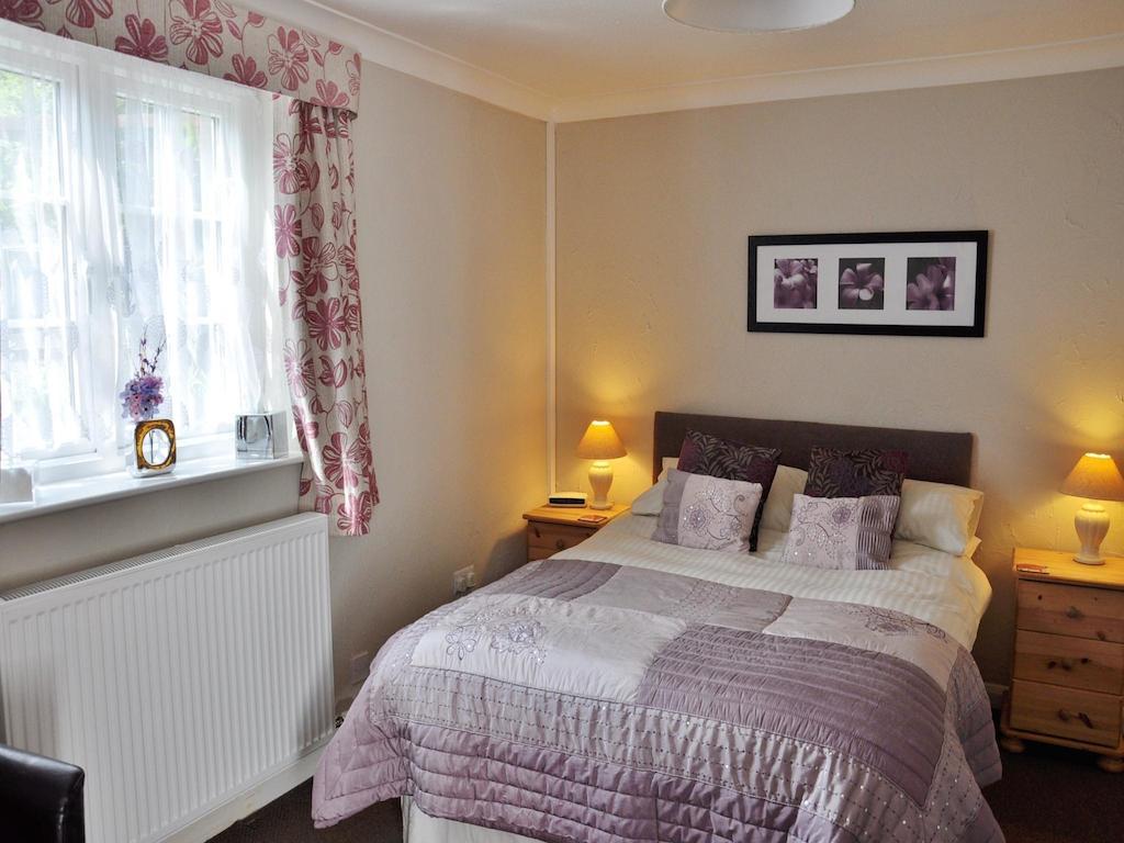 The Falcon Inn Ravenscar Room photo