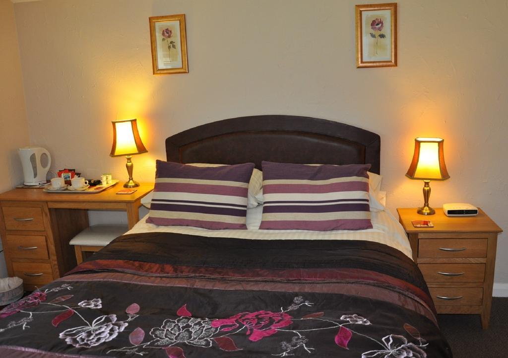 The Falcon Inn Ravenscar Room photo